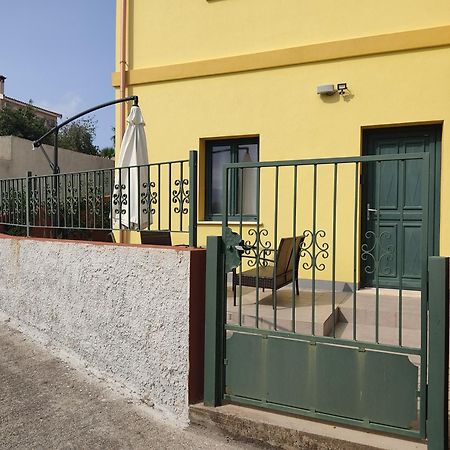 Casa Vacanze - Villa San Pietro Bagian luar foto