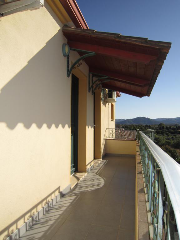 Casa Vacanze - Villa San Pietro Bagian luar foto