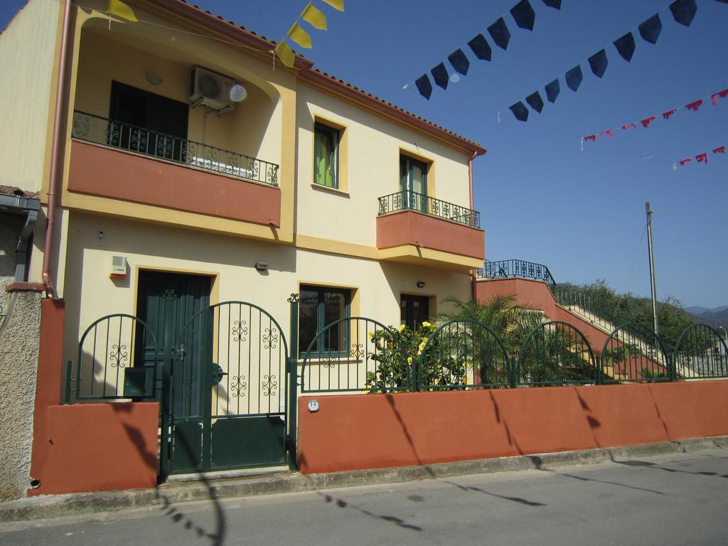 Casa Vacanze - Villa San Pietro Bagian luar foto